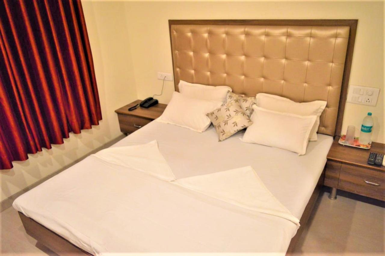 Hotel Visau Shirdi Exterior foto